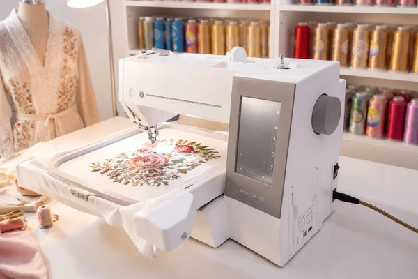 راهنمای کامل خرید و نگهداری چرخ گلدوزی ژانومه سری Memory Craft | بررسی مدل 550E و تعمیرات تخصصی