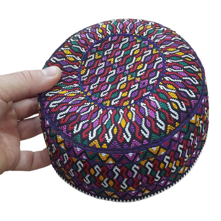 کلاه سنتی ترکمن تایخه با طرح سوزندوزی کرد نقش