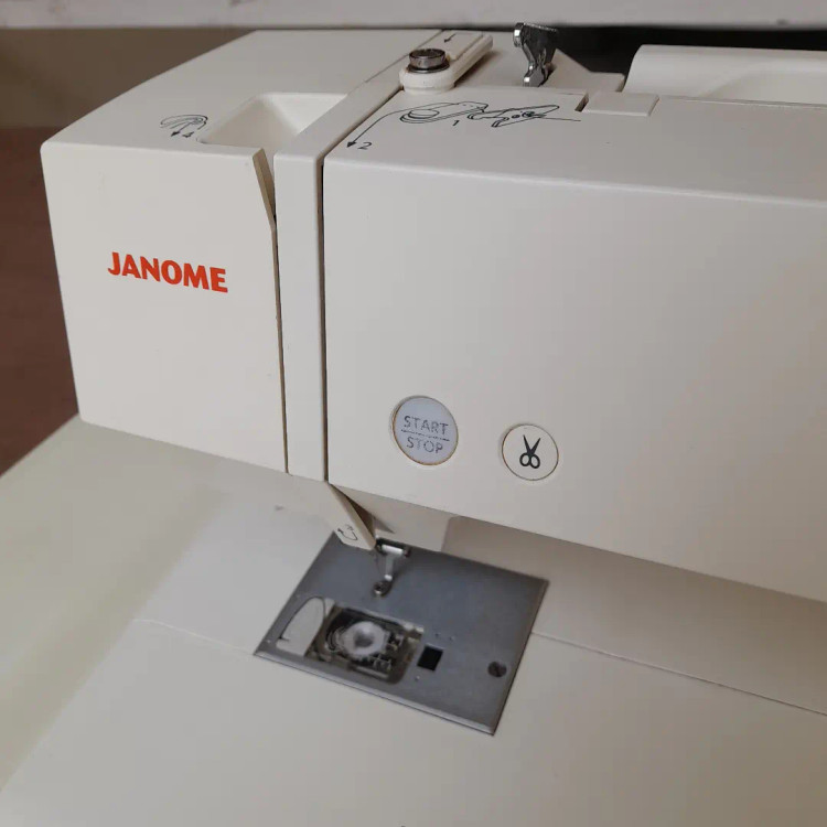 چرخ گلدوزی ژانومه مدل 450 نوار صورتی 1600 ساعت کارکرد