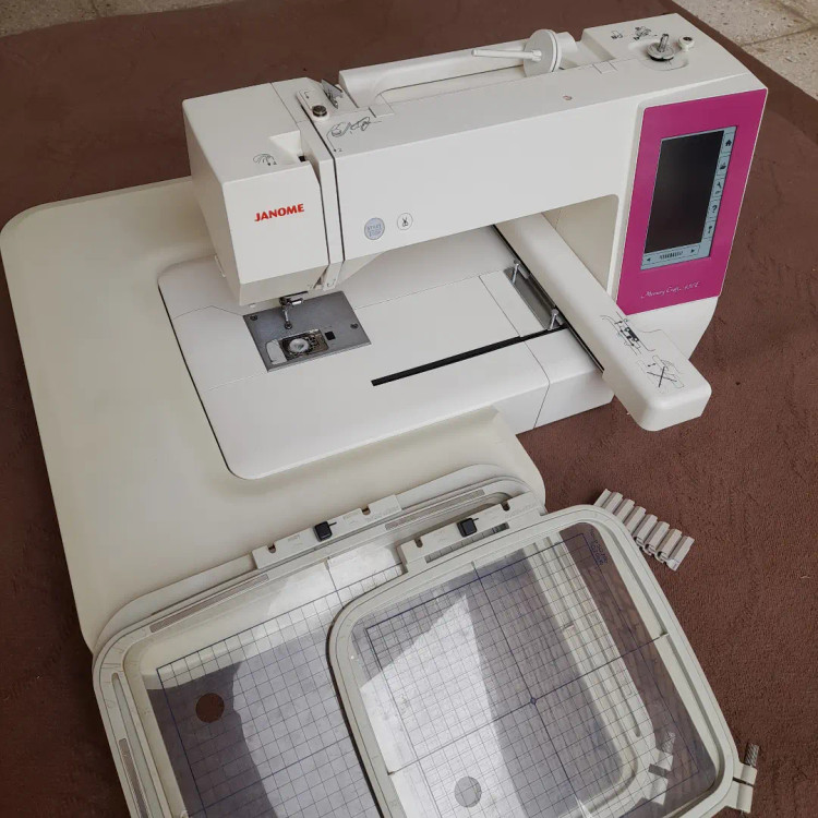 چرخ گلدوزی ژانومه مدل 450 نوار صورتی 1600 ساعت کارکرد