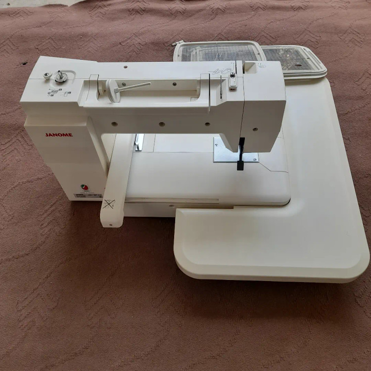 چرخ گلدوزی ژانومه مدل 450 نوار صورتی