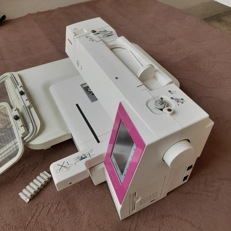 چرخ گلدوزی ژانومه مدل 450 نوار صورتی 1600 ساعت کارکرد