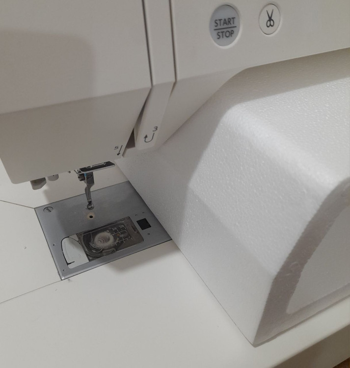 چرخ گلدوزی ژانومه مدل 450 نوار صورتی - کارکرده با حدود ٩٢٩ ساعت کارکرد و کیفیت عالی