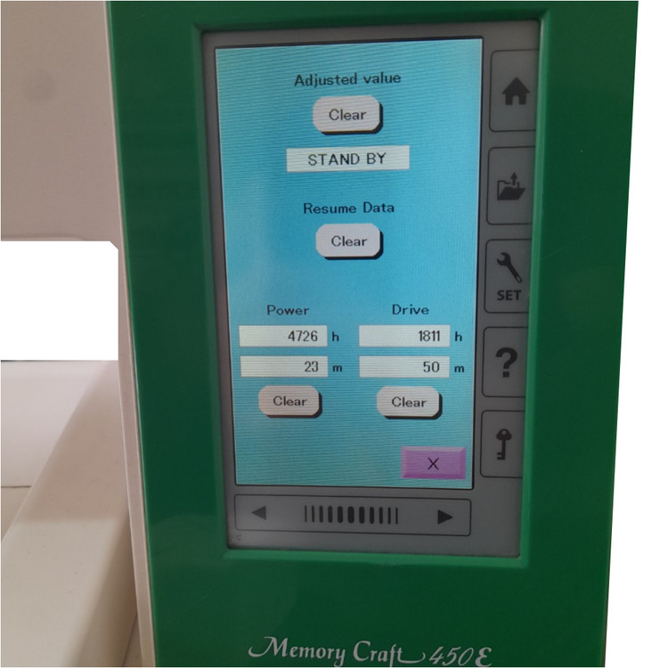 چرخ گلدوزی ژانومه مدل 450 نوار سبز - کارکرده با حدود1811 ساعت کارکرد واقعی