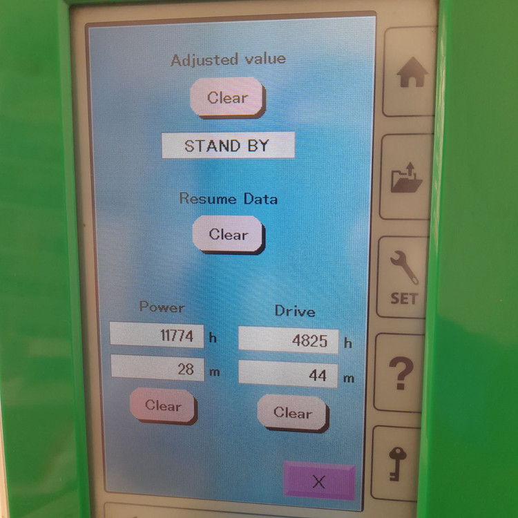 چرخ گلدوزی ژانومه مدل 450 نوار سبز - کارکرده با حدود ۴٨٢۵ ساعت کارکرد واقعی