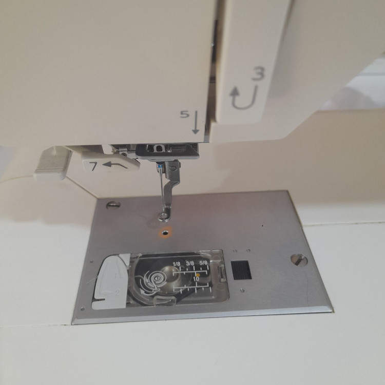 چرخ گلدوزی حرفهای ژانومه 550E مخصوص کارهای ظریف