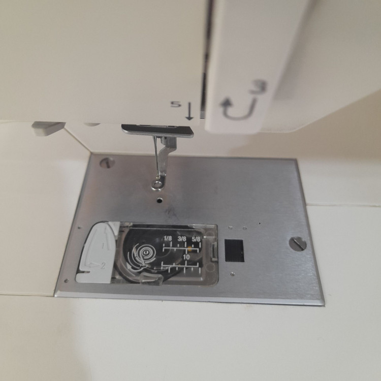چرخ گلدوزی ژانومه 450E نوار صورتی با کارکرد کم