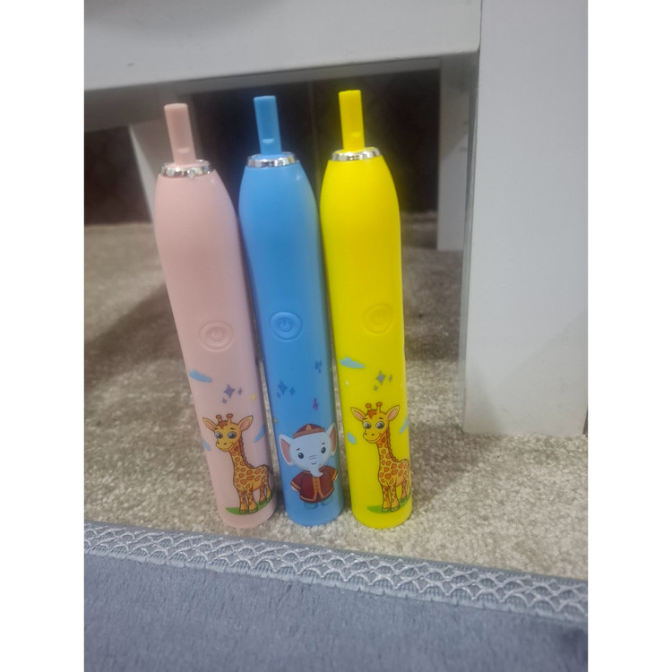مسواک برقی ( شارژی ) کودک با کیفیت در چهار طرح (با سه سری اضافی )