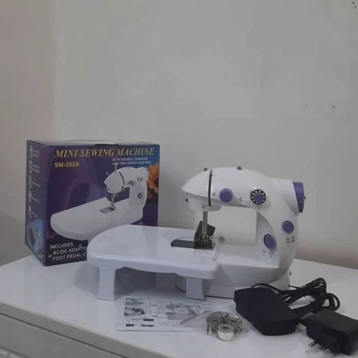 مینی چرخ خیاطی دارای میز تاشو مدل SM202A
