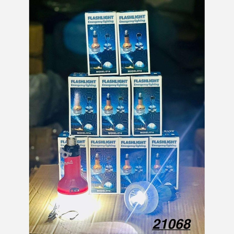لامپ شارژی اضطراری دارای سرپیچ E27 و شارژ از طریق درگاه تایپ c و دارای چراغ قوه اضطراری