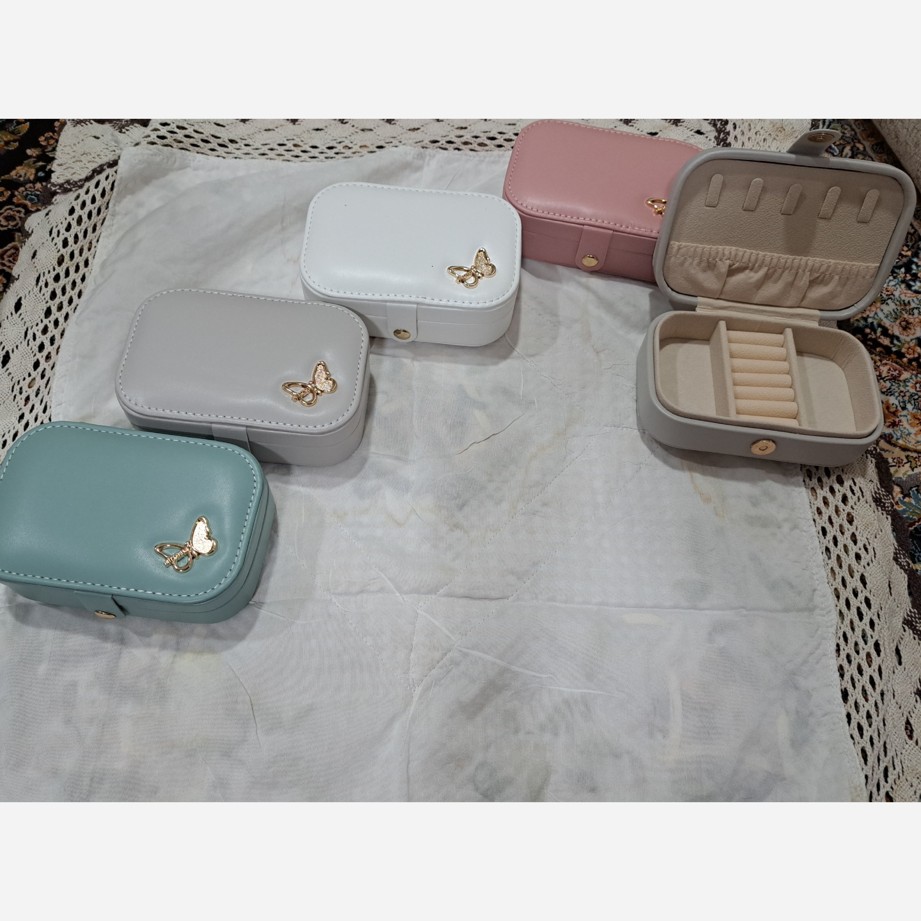 جعبه جواهرات دکمه دار