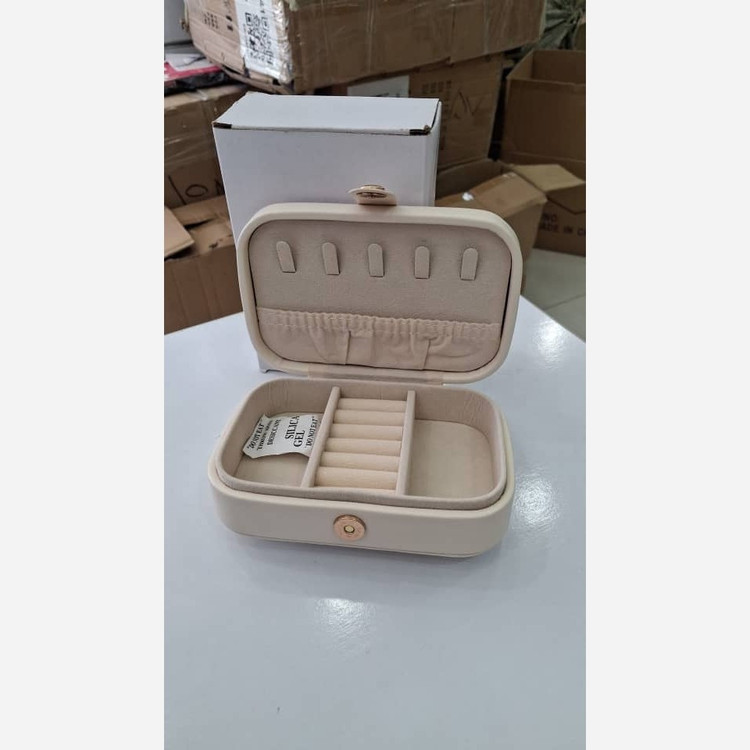 جعبه جواهرات دکمه دار