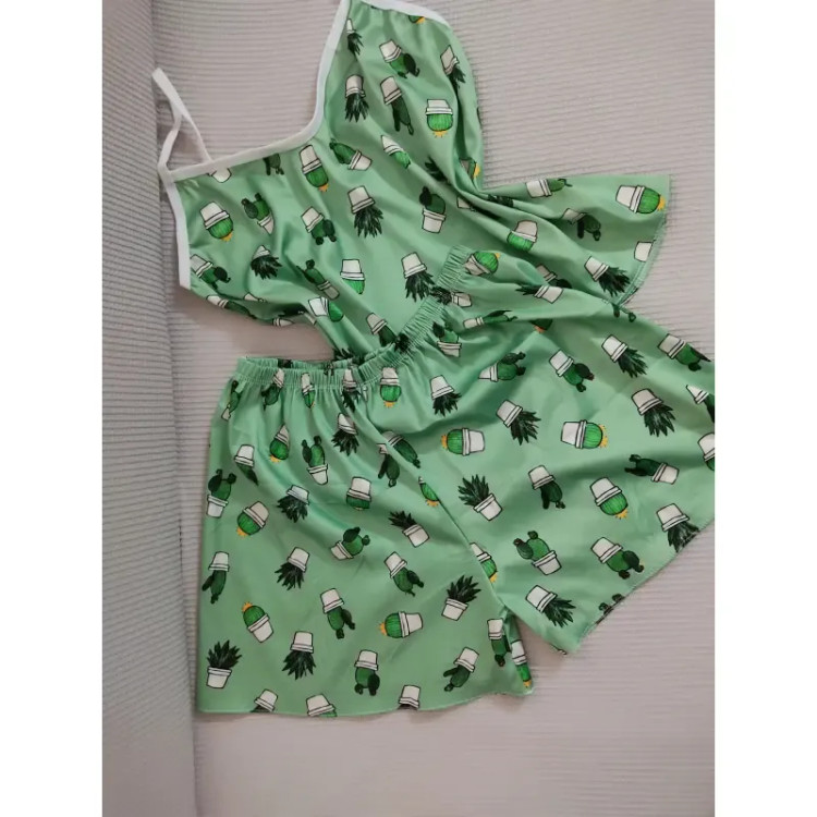 ست تاپ و شلوارک و اسکرانچی زنانه جنس ساتن درجه یک فری سایز 38 تا 42 مشکی و سبز