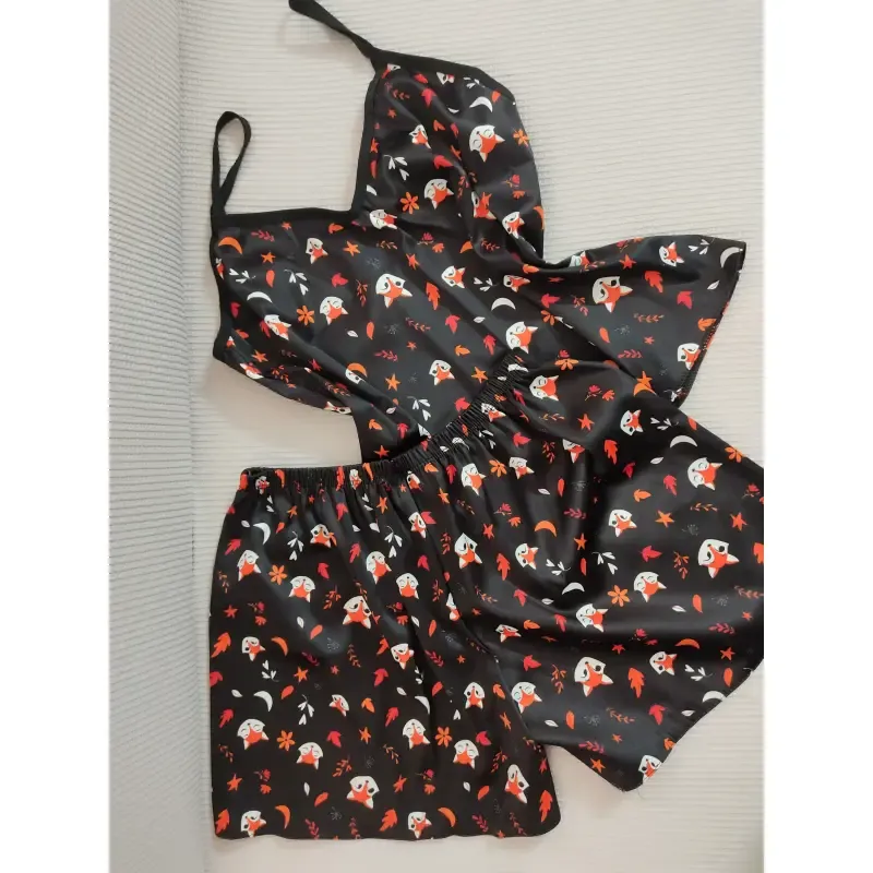 ست تاپ و شلوارک و اسکرانچی زنانه جنس ساتن درجه یک فری سایز 38 تا 42 مشکی و سبز