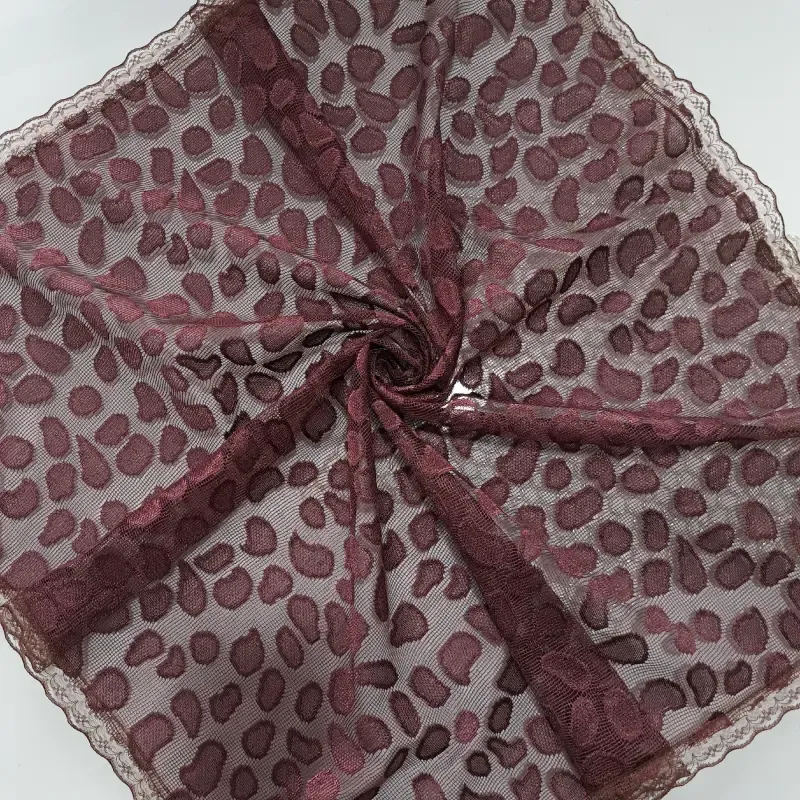 مینی اسکارف گیپور چهار گوش طرح سنگی ابعاد 70 در 70 سانتی متر